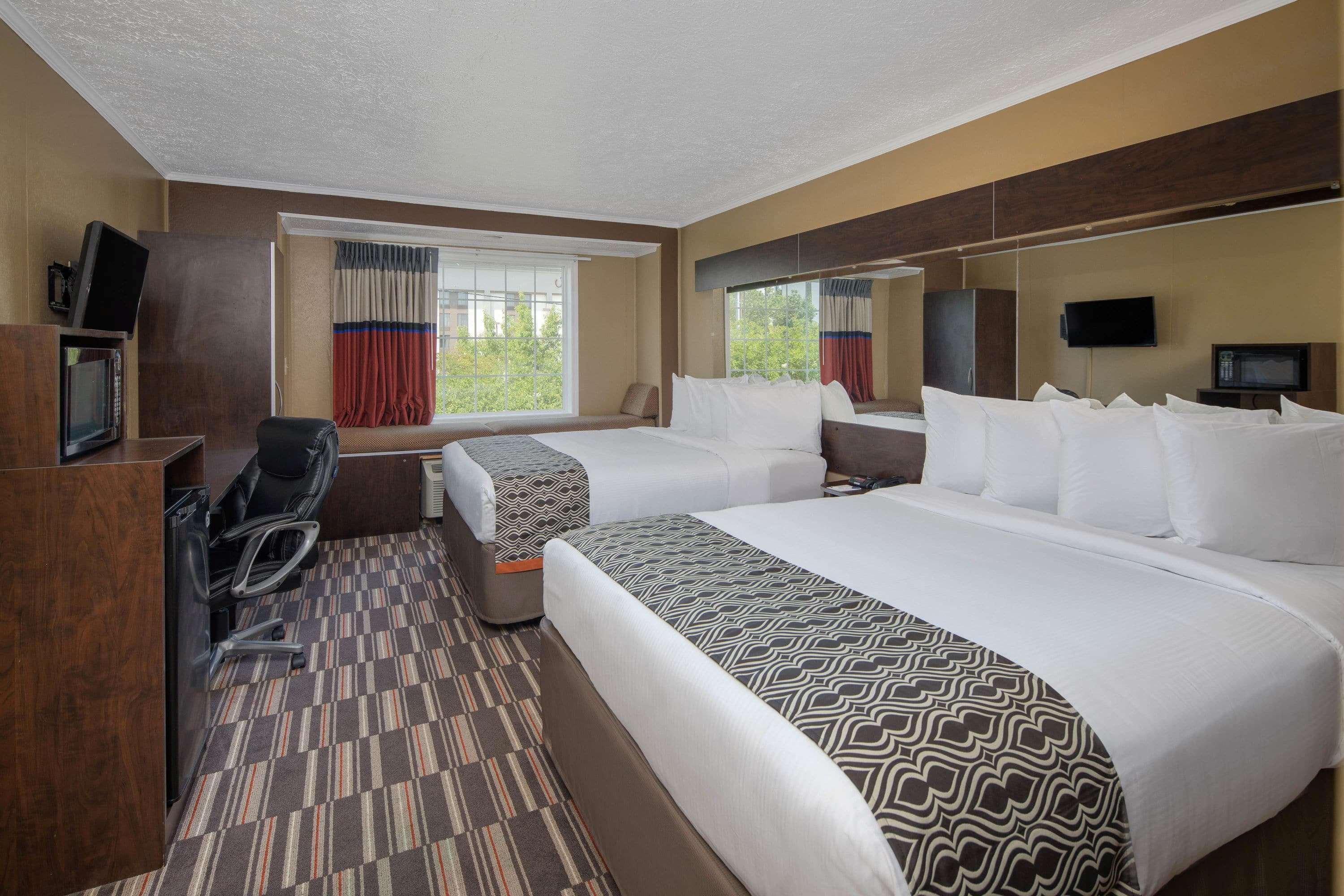 Microtel Inn & Suites By Wyndham Columbia Fort Jackson N Bagian luar foto